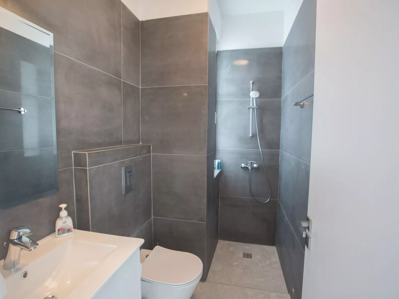 4-Schlafzimmer-Villa mit Pool im Zentrum von Protaras - Image-tags.info