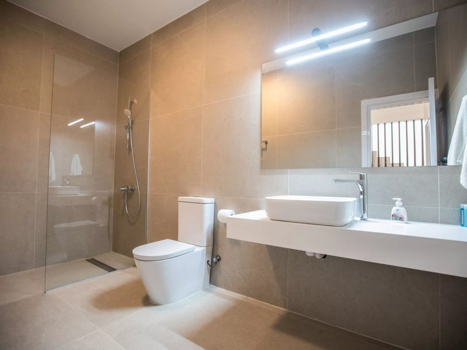 Geräumige Villa mit großem Garten und Pool - Image-tags.info