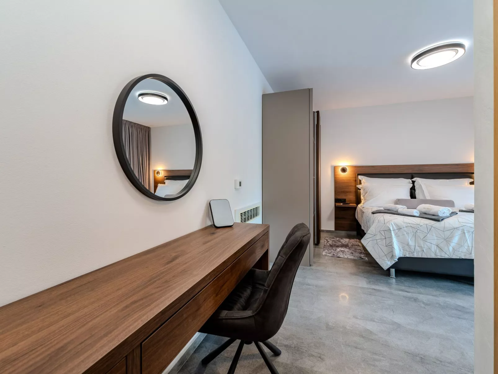 Royal 1 - Image-tags.info