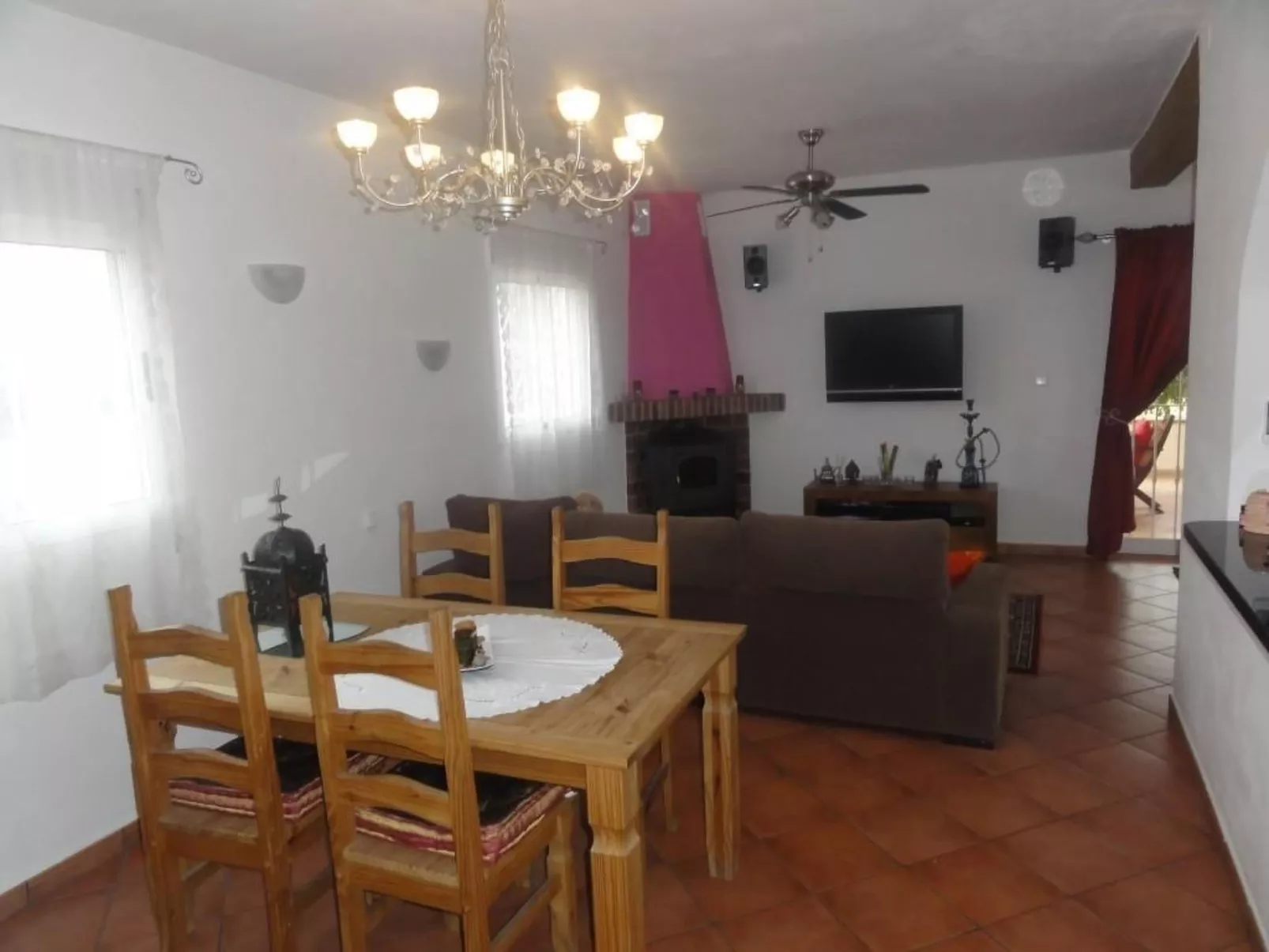 Villa im spanischen Stil mit großem Pool und ein - Binnen