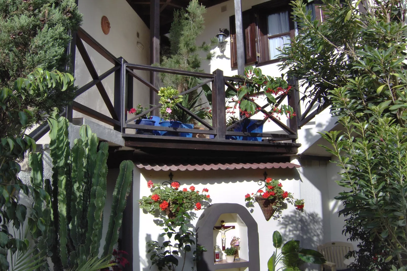 Apartamentos Monasterio de San Antonio 1 - Buitenkant zomer