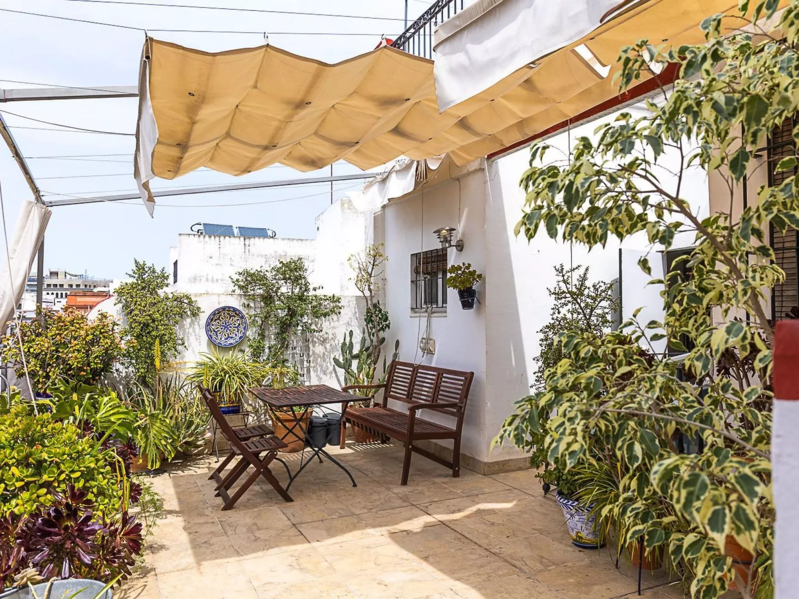 Helle Dach-Maisonette mit riesiger Terrasse - Buiten