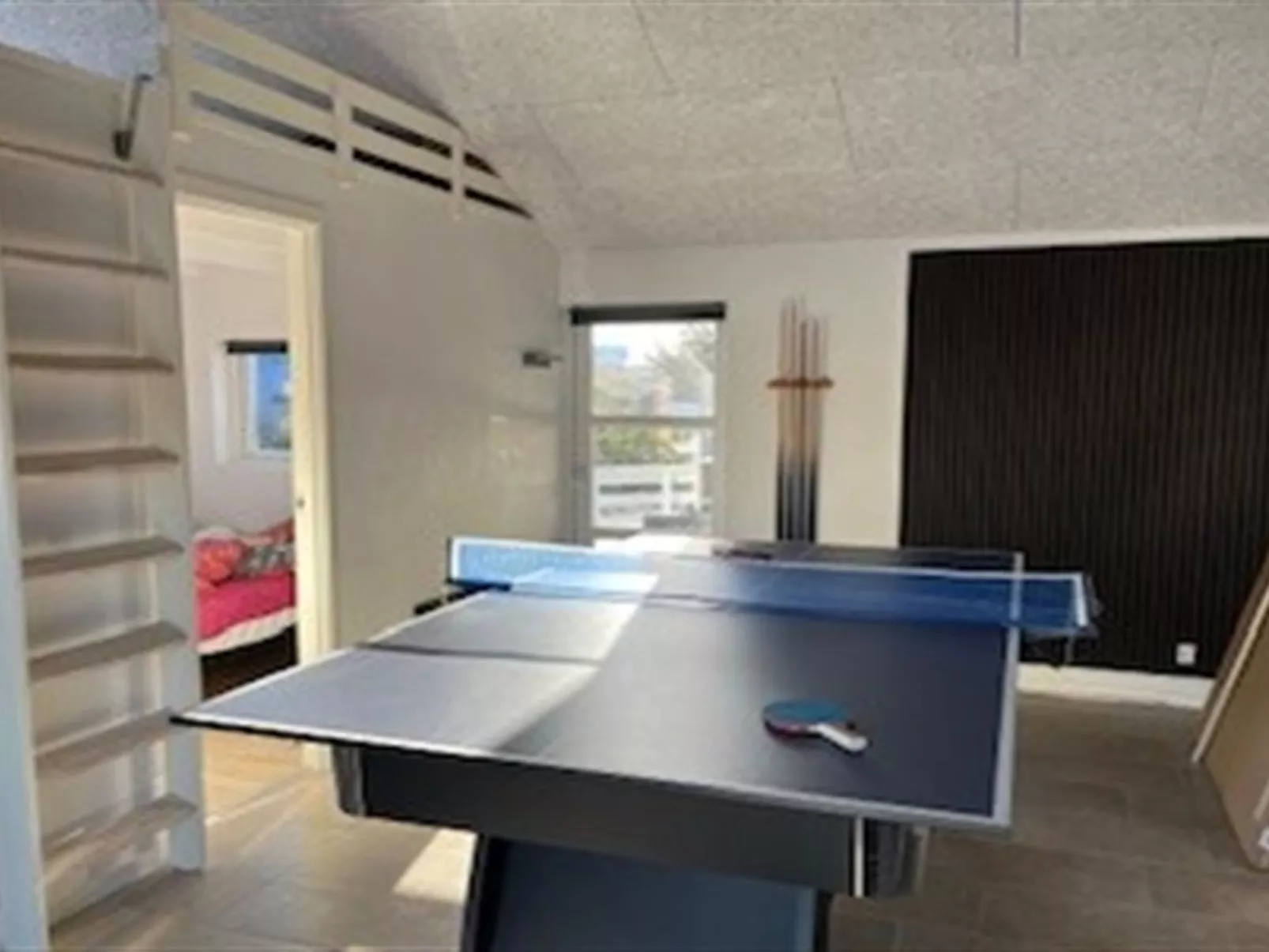 "Niesina" -  from the sea-Binnen