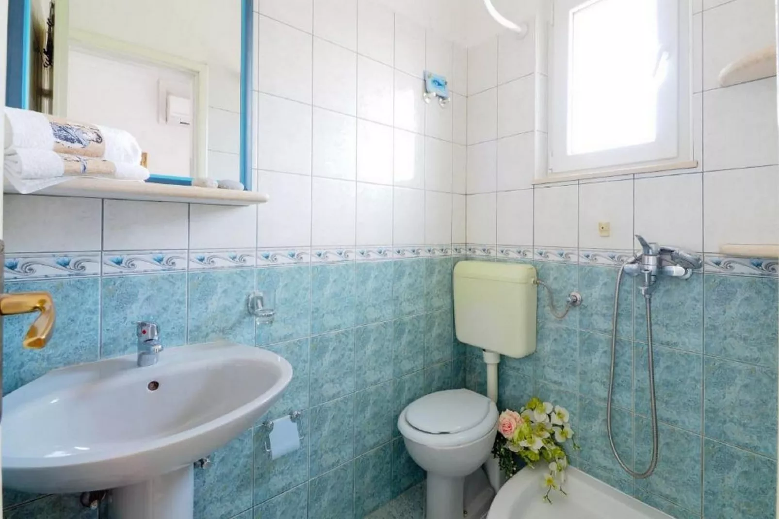 Villa Antonija - Four-Bedroom Villa with Terrace and Private Pool-Badkamer