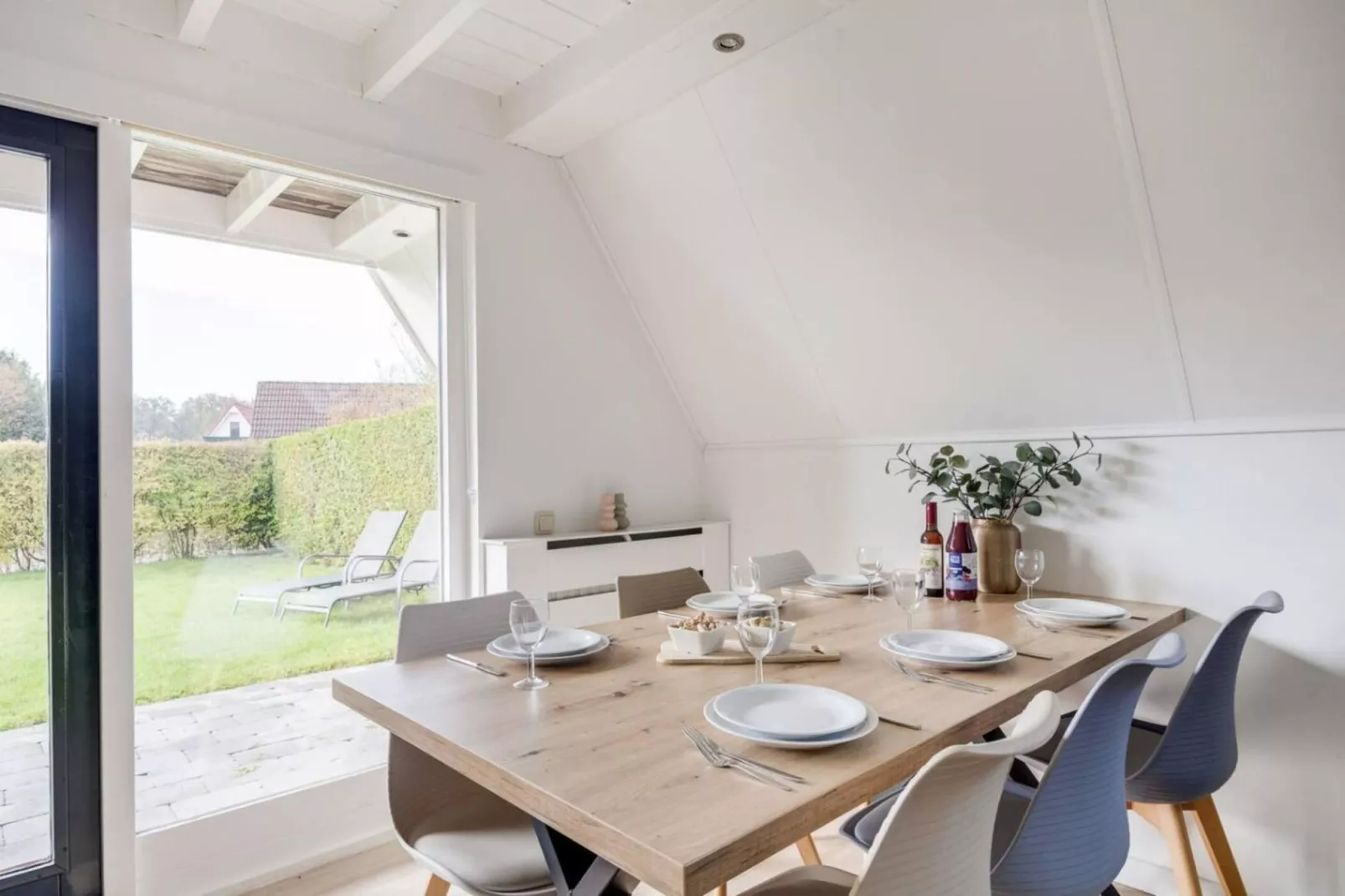 107 | Buizerd | Fijne bungalow met ruime tuin-Eetkamer