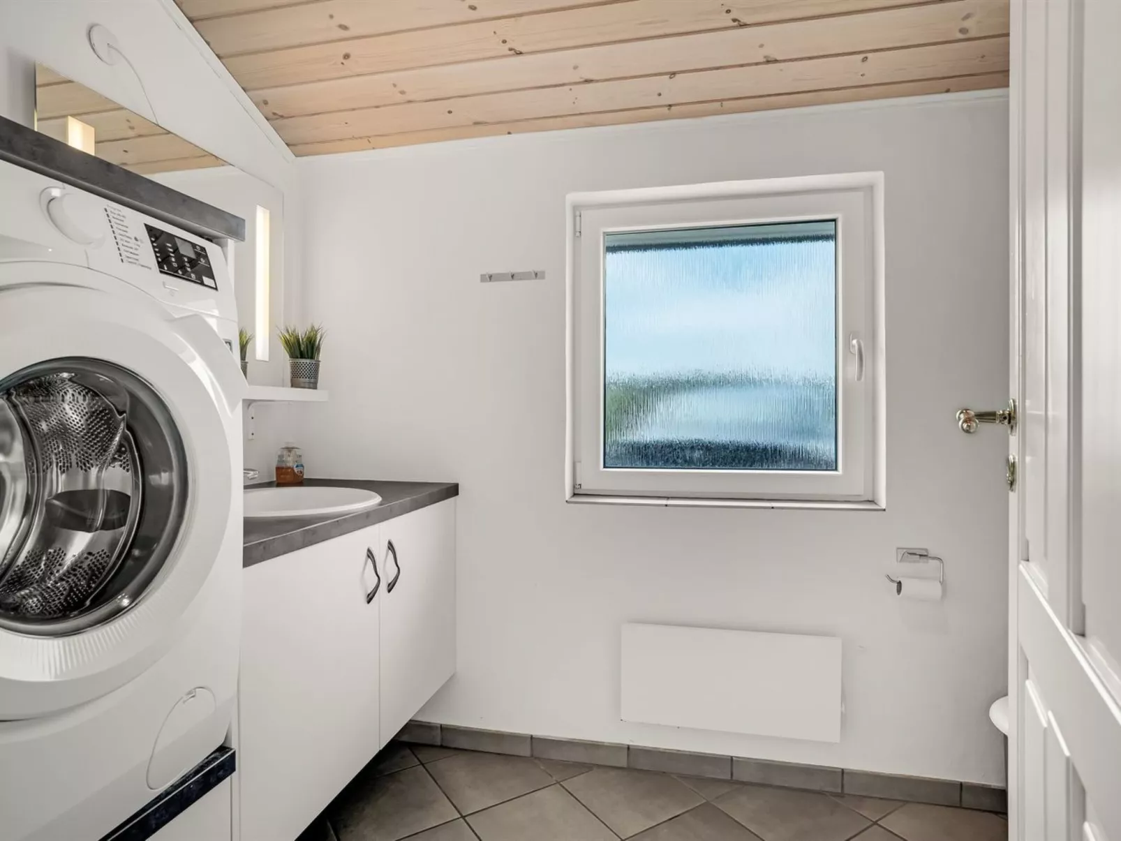 "Nimrod" - 70m from the sea-Binnen