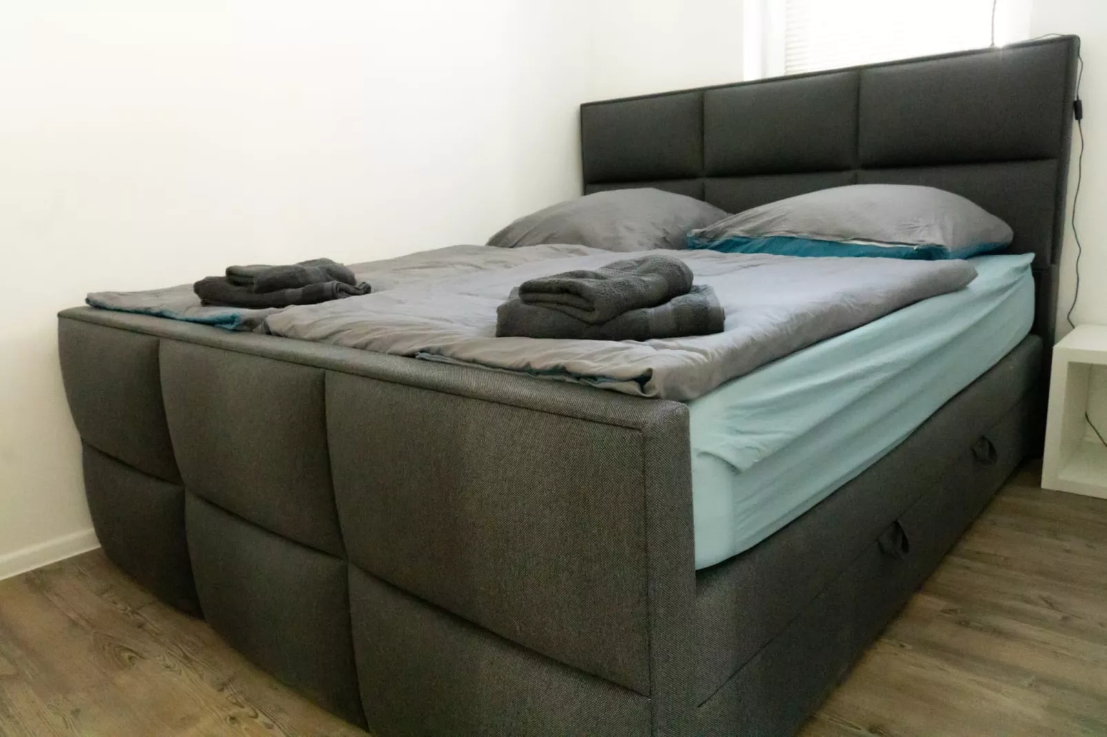 Altes Bootshaus alle Wohnungen-Slaapkamer