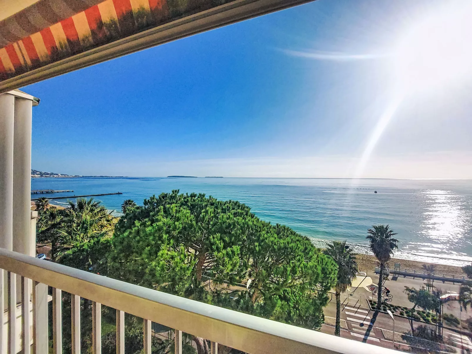 Cannes Midi - Buiten