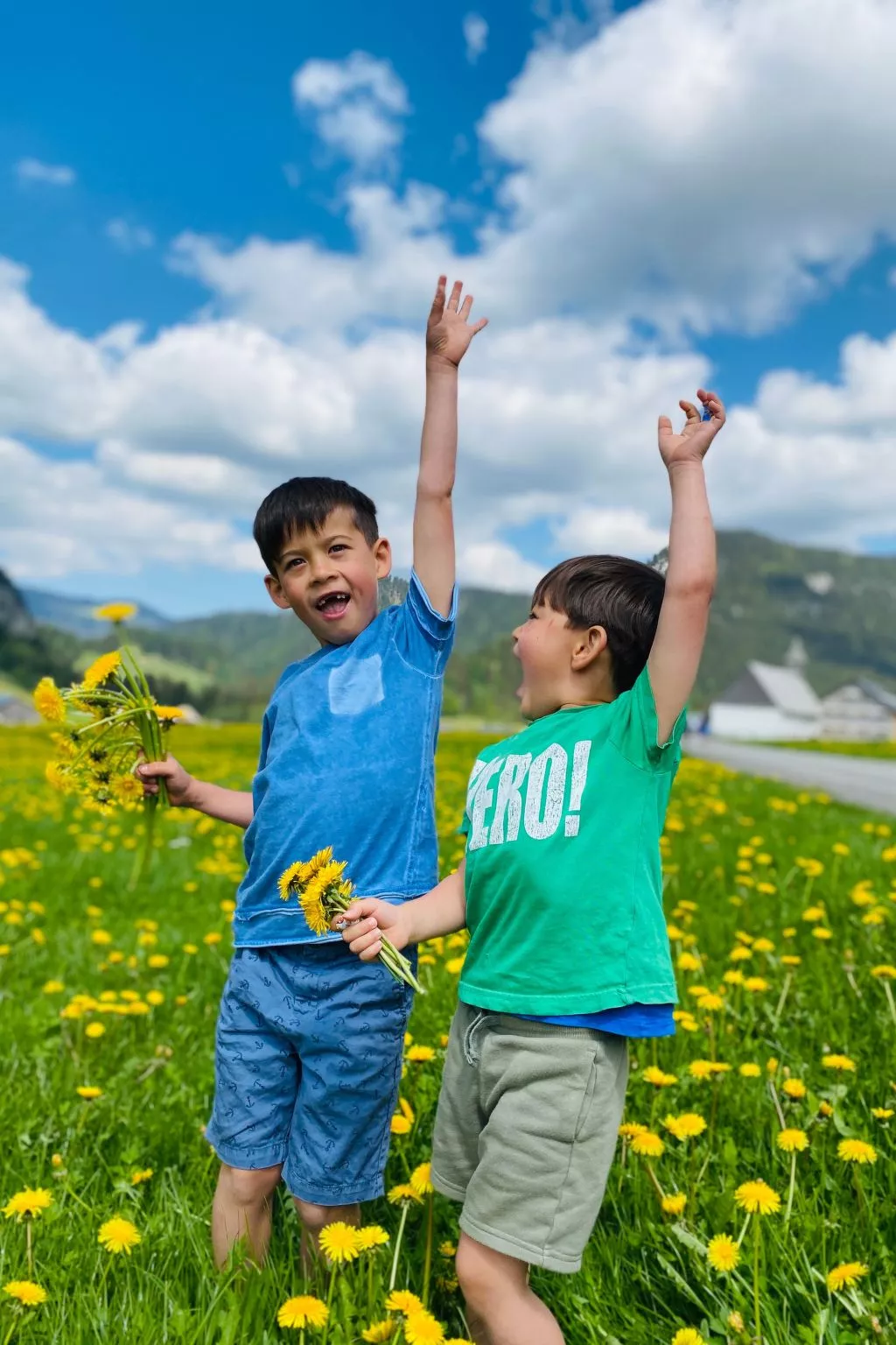Ruhig mit einem herrlichen Blick auf die Berge. - Image-tags.info