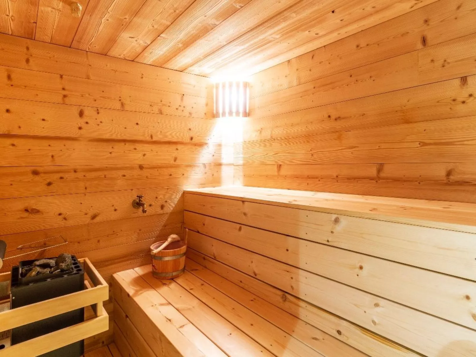 Chalet "Le Flocon Bleu" mit Blick auf das Wasser - Image-tags.info