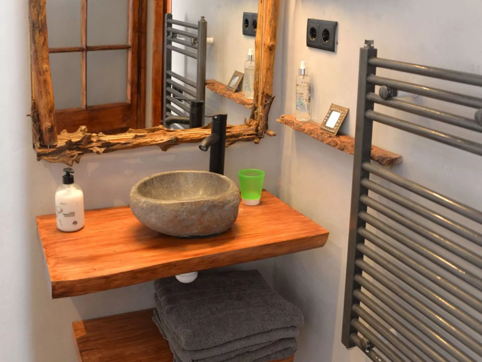 Rustikal-moderne Wohnung für 6 Personen - Pobla de Lillet - Image-tags.info