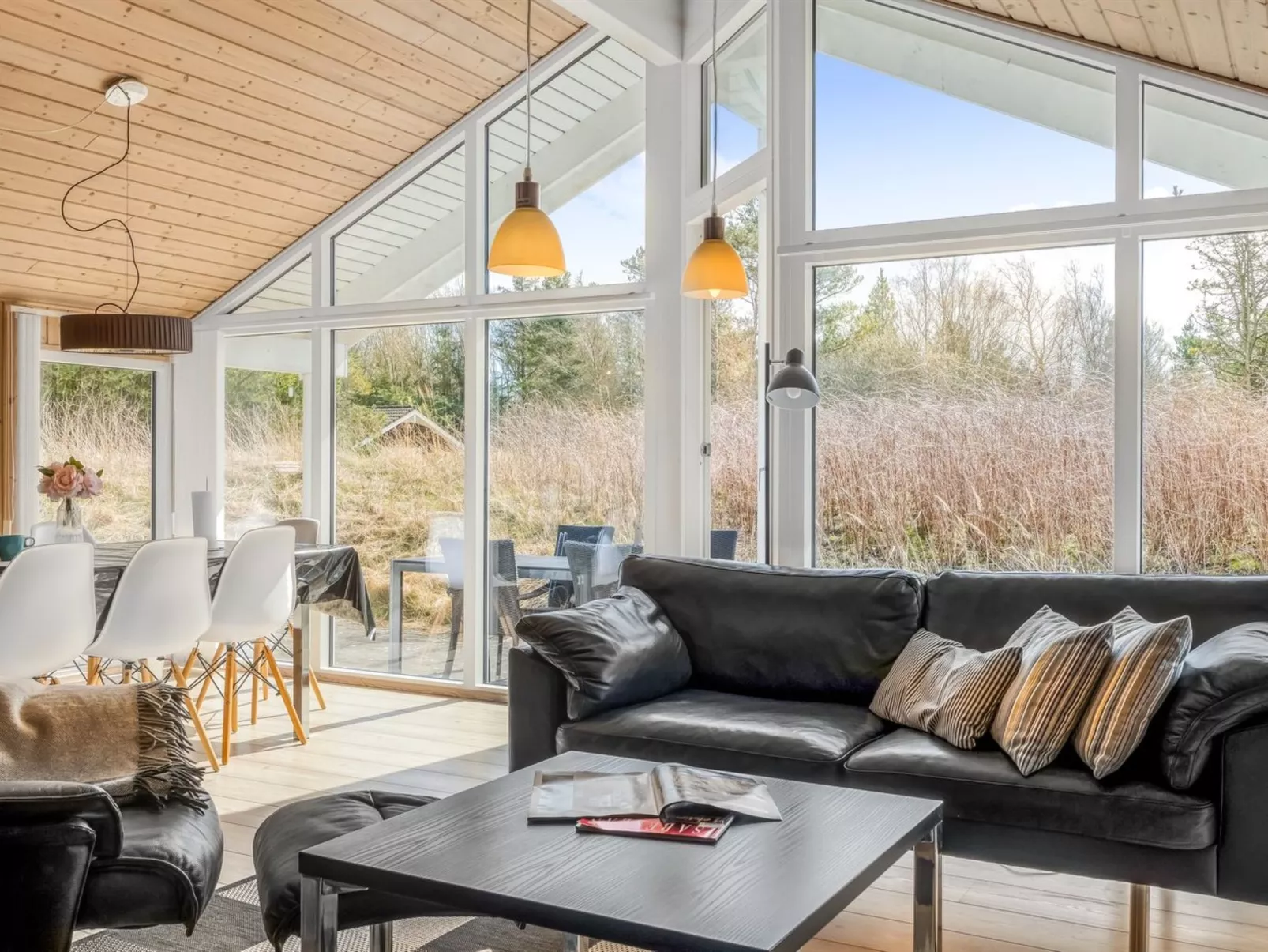 "Botwith" - 2.8km from the sea - Binnen