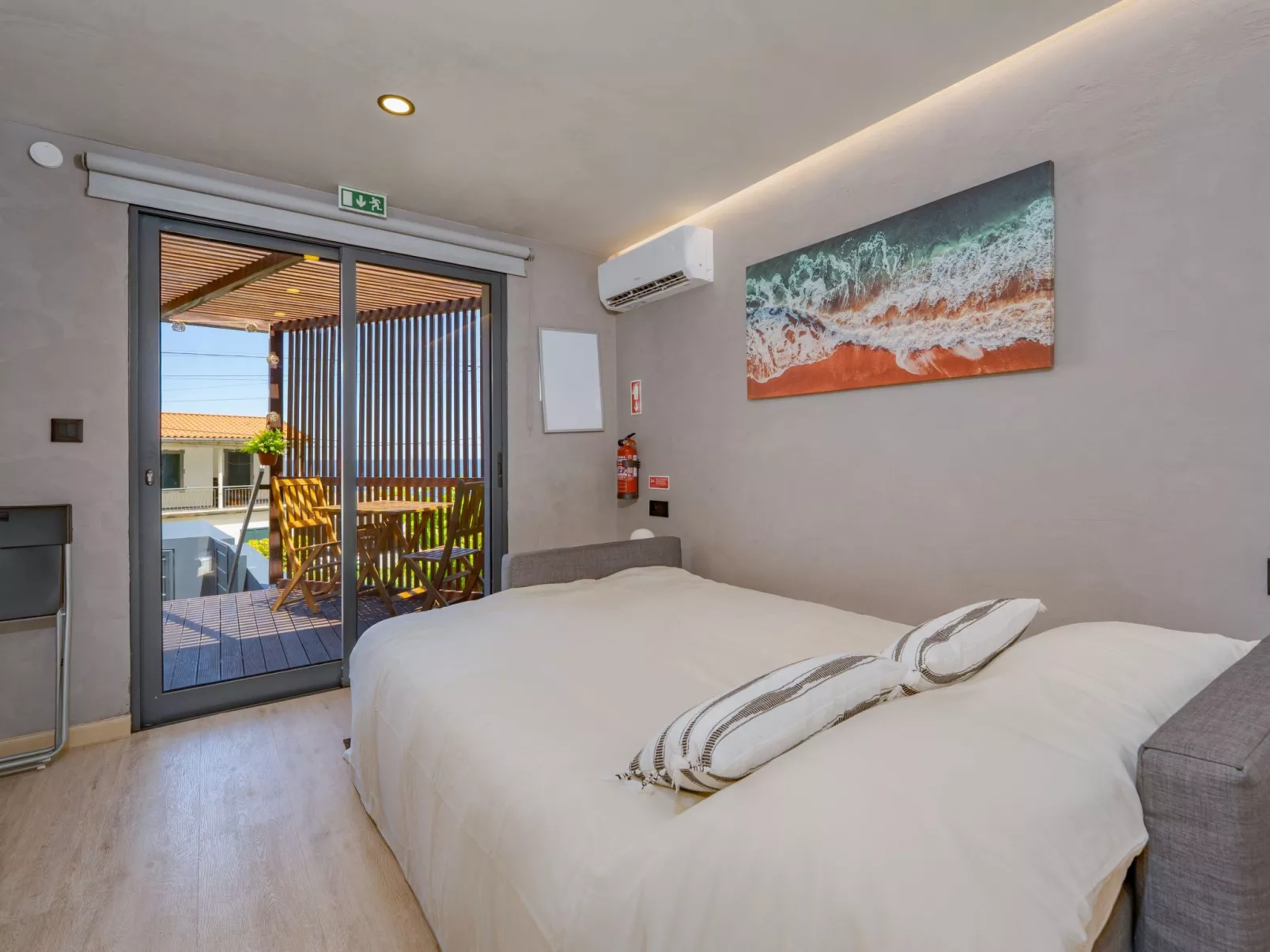 Modernes Studio, Terrasse mit Meerblick und Zugang zur Brandung-Image-tags.info