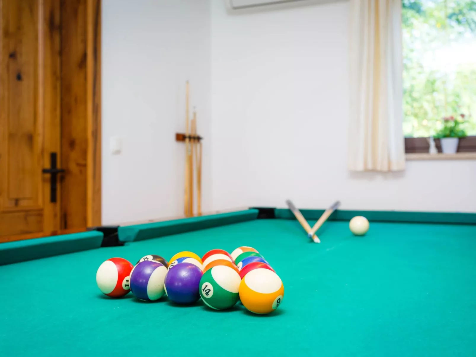 Villa Kamenica  im mediterranen Stil mit Innen- und Außenpool - Image-tags.info