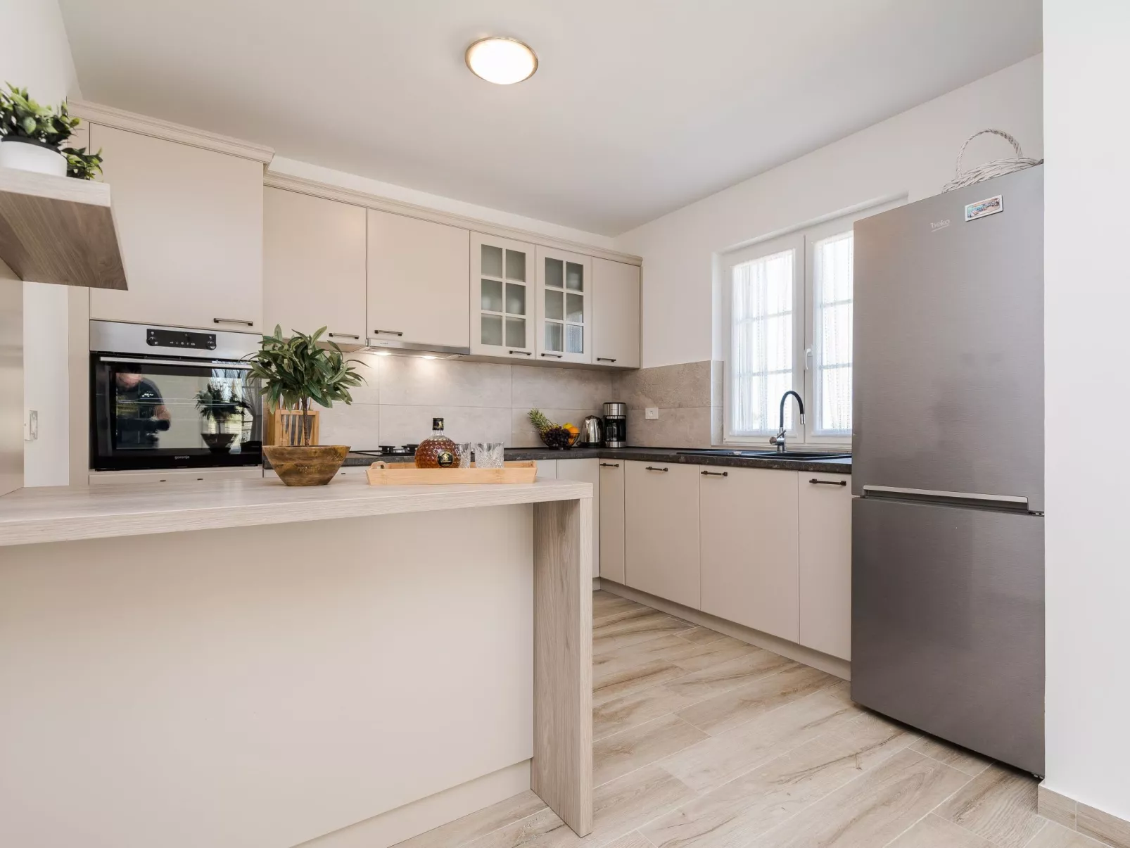 Neue Steinvilla mit beheiztem Pool in Strandnähe - Image-tags.info