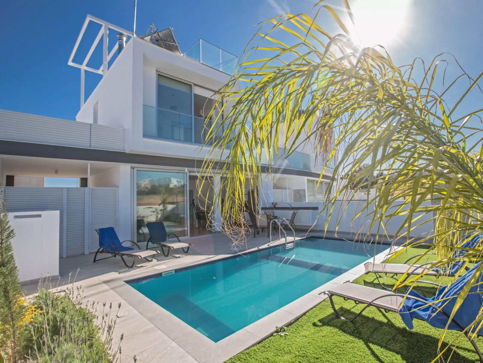 Protaras Olivine Villa mit Pool und einem Dachgarten - Image-tags.info