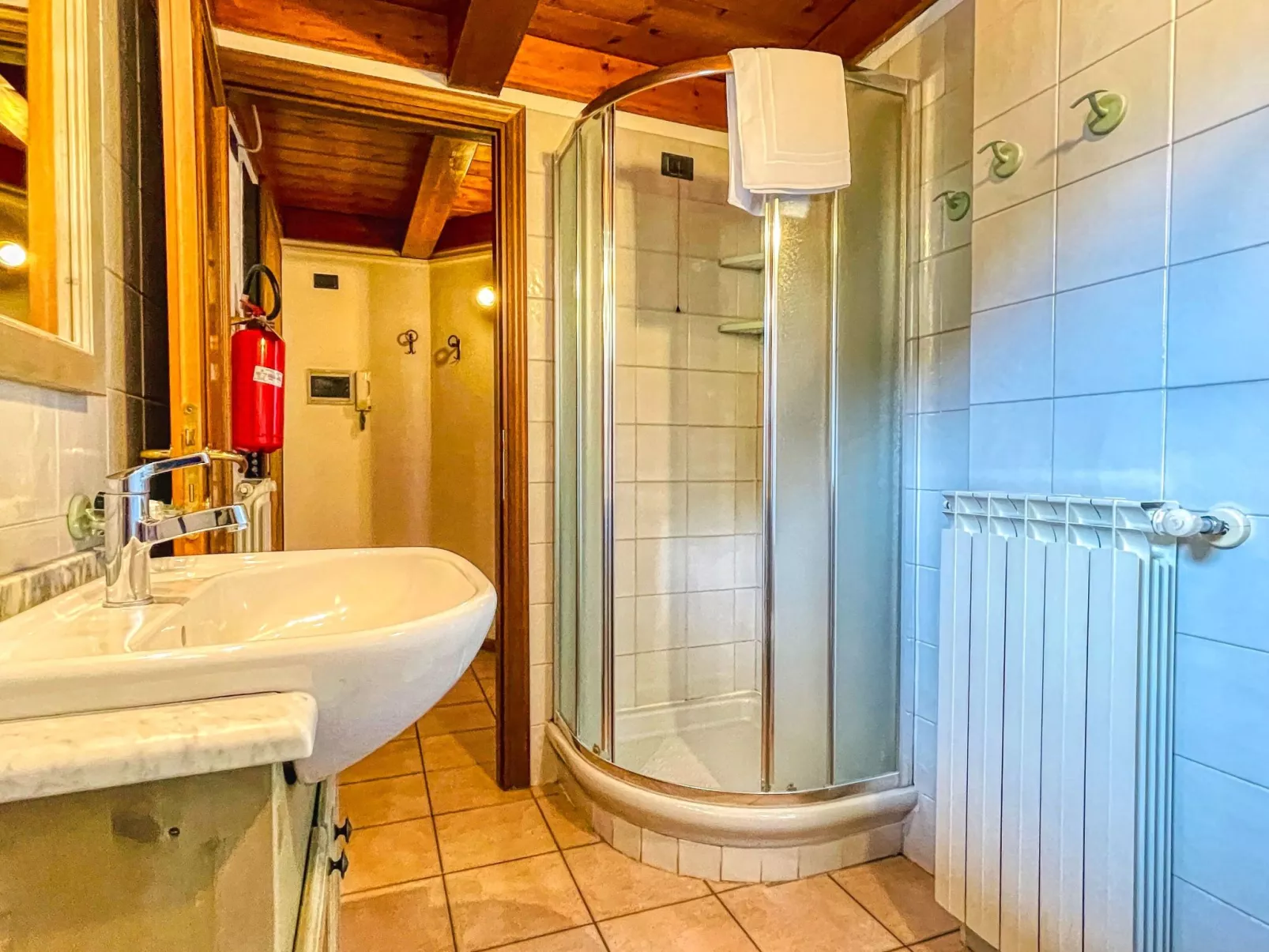 Zwei-Zimmer-Wohnung im Dachgeschoss 5 p. l. Villa Frejus - Image-tags.info