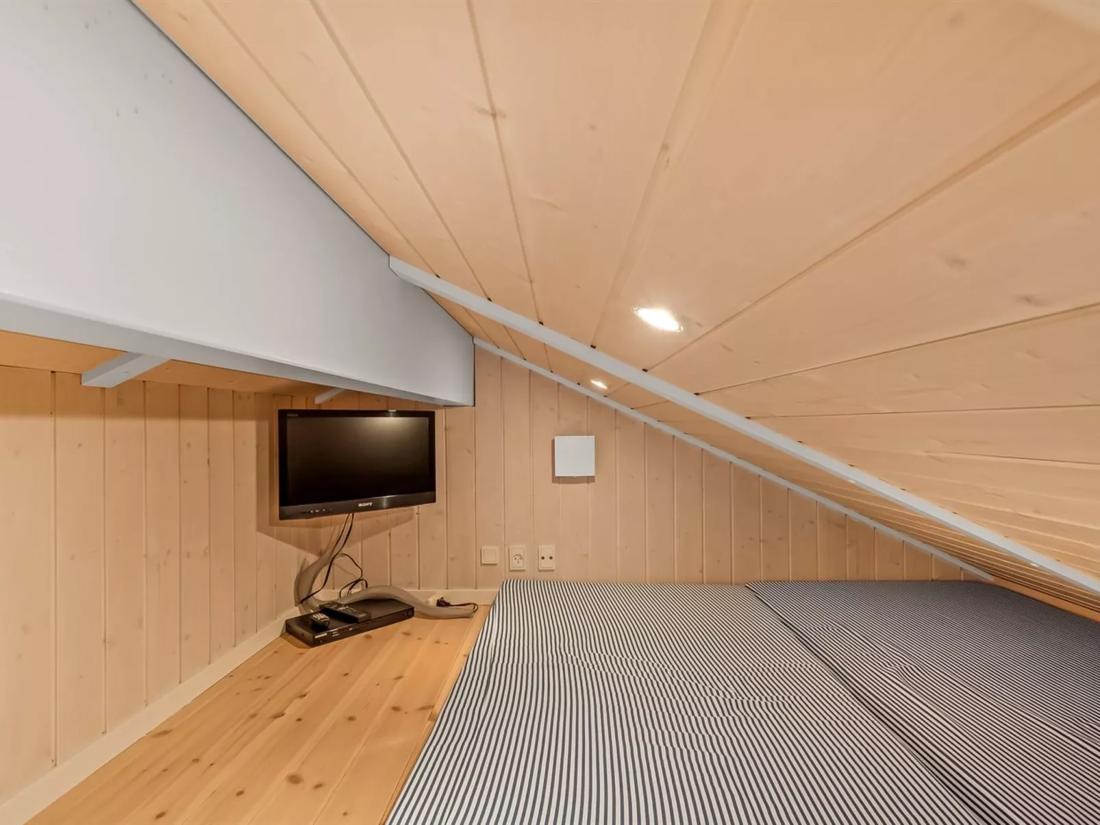 "Arine" - 700m to the fjord - Binnen