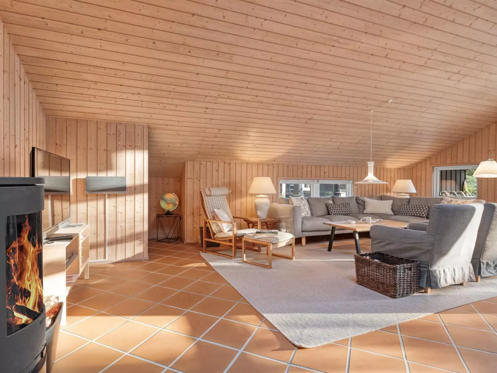 "Hollie" - 75m from the sea-Binnen