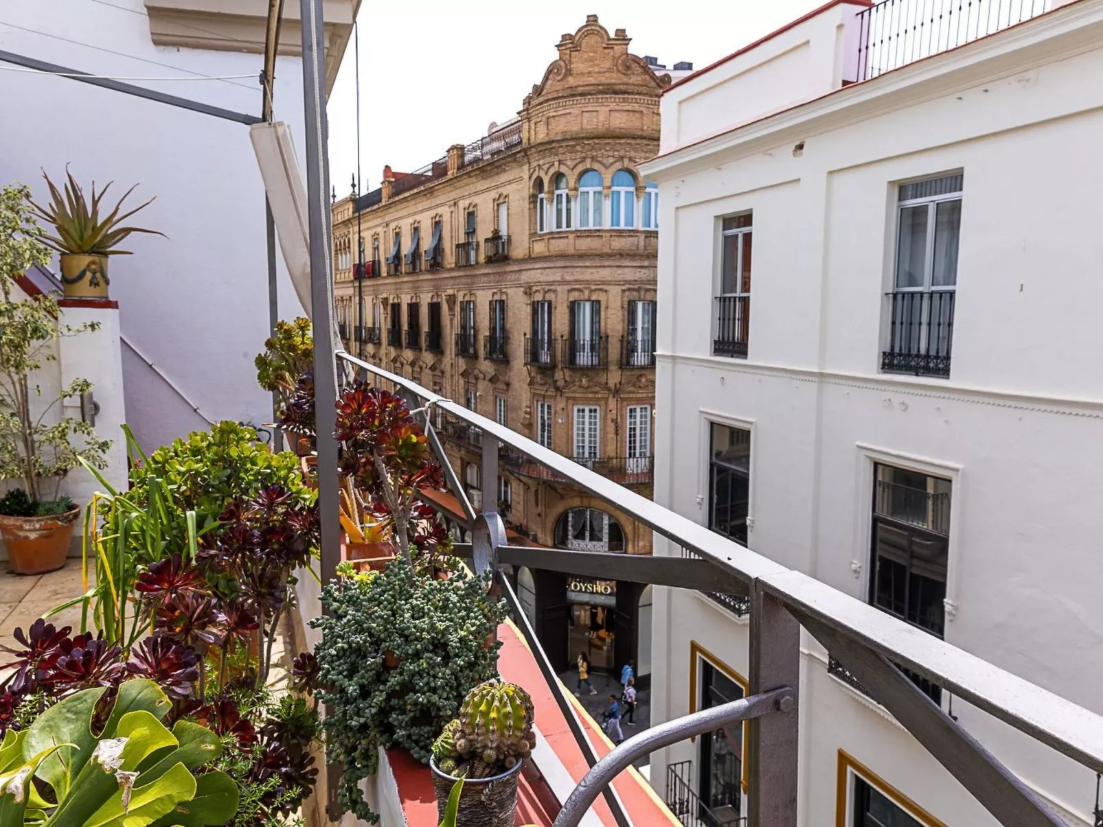 Helle Dach-Maisonette mit riesiger Terrasse - Buiten