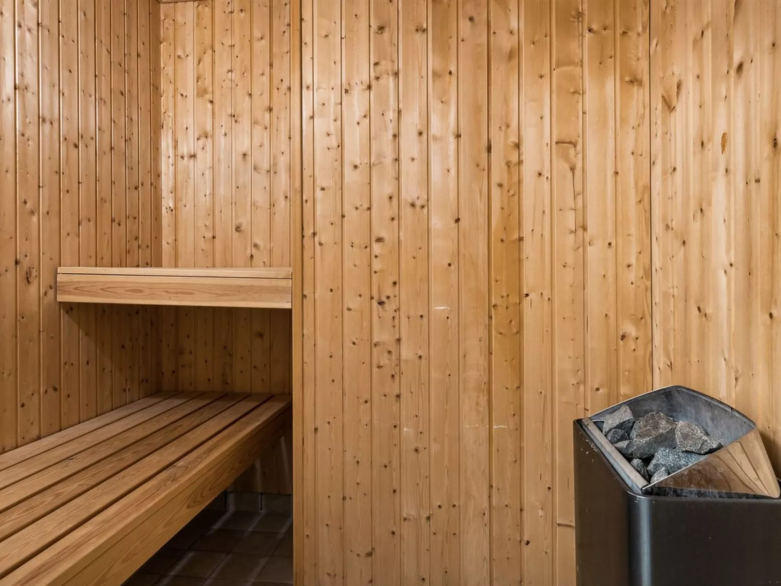 "Galia" - 2km from the sea - Binnen