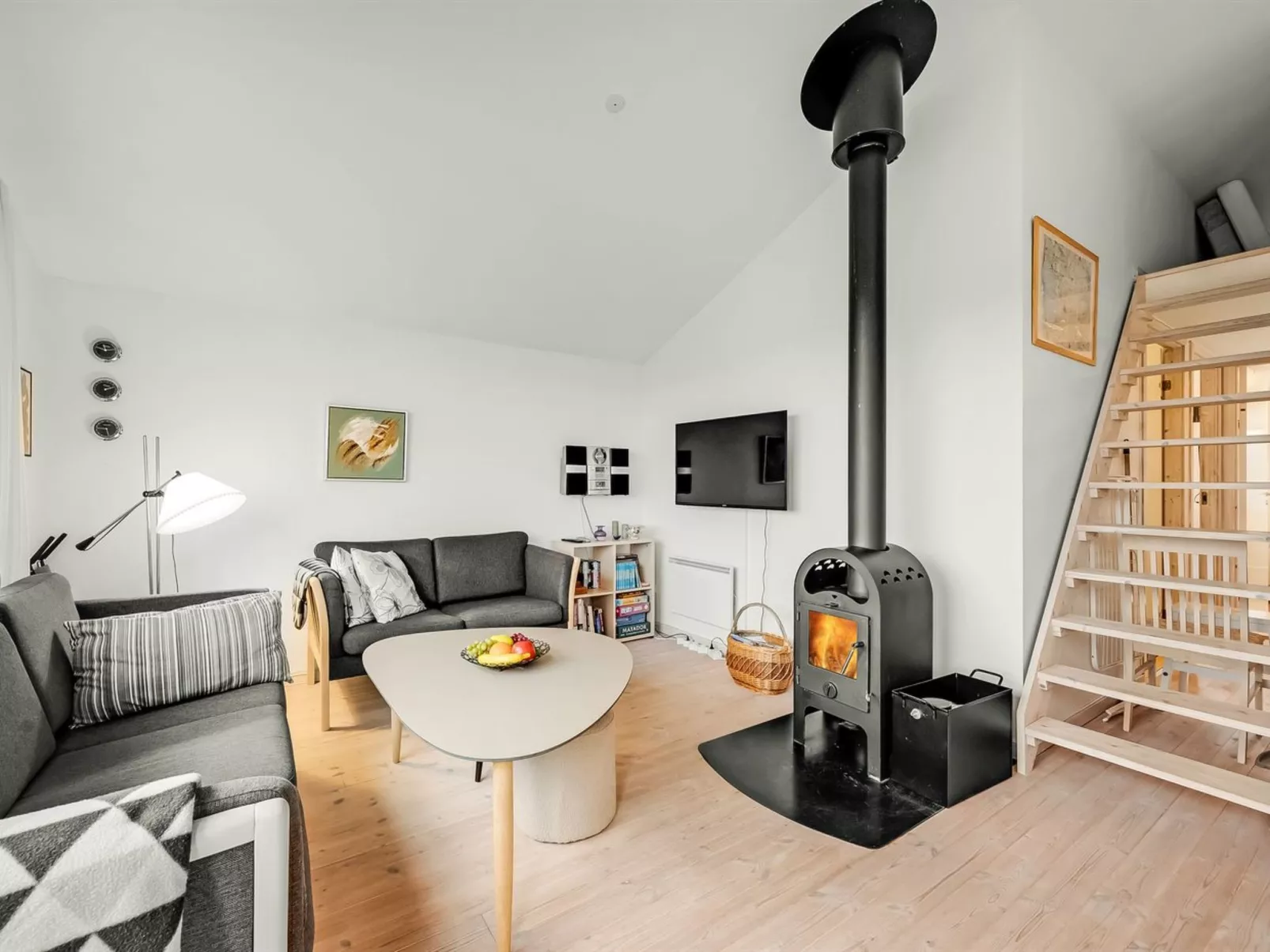 "Binta" - 300m to the fjord - Binnen