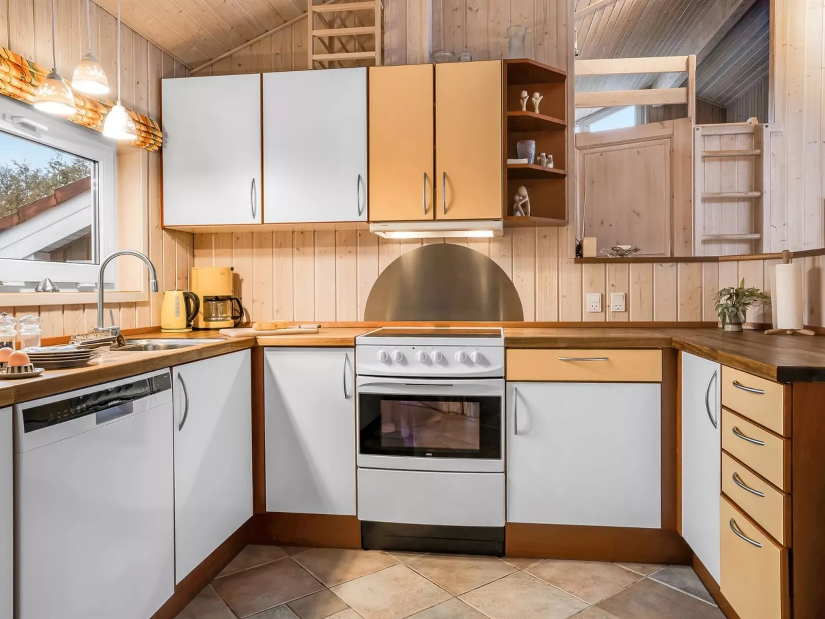 "Henne" -  from the sea-Binnen