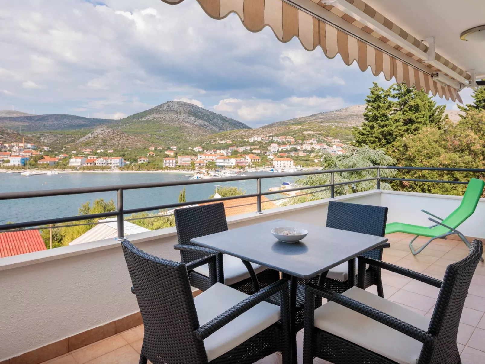 "Villa Silvio" mit Blick auf das Wasser-Buiten