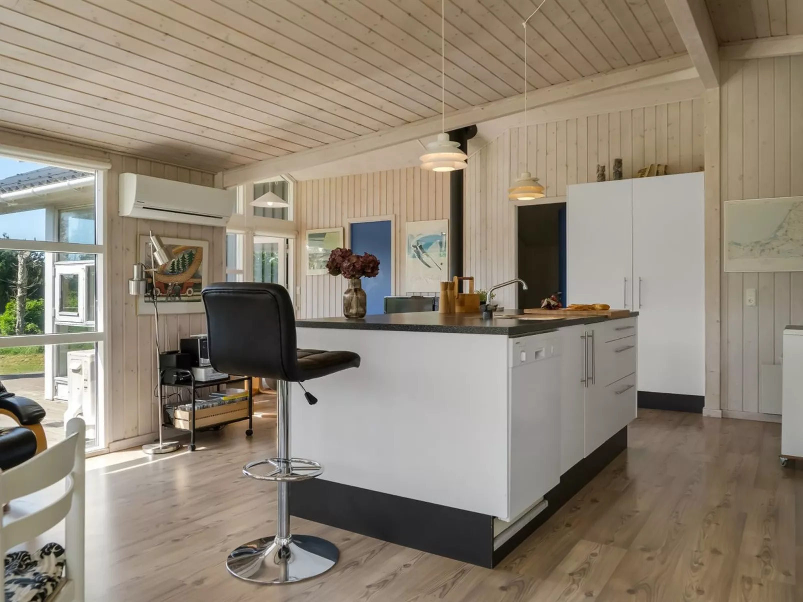 "Annvy" - 875m from the sea - Binnen