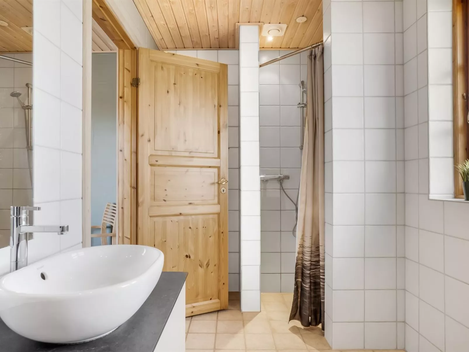 "Uolevi" - 600m from the sea - Binnen