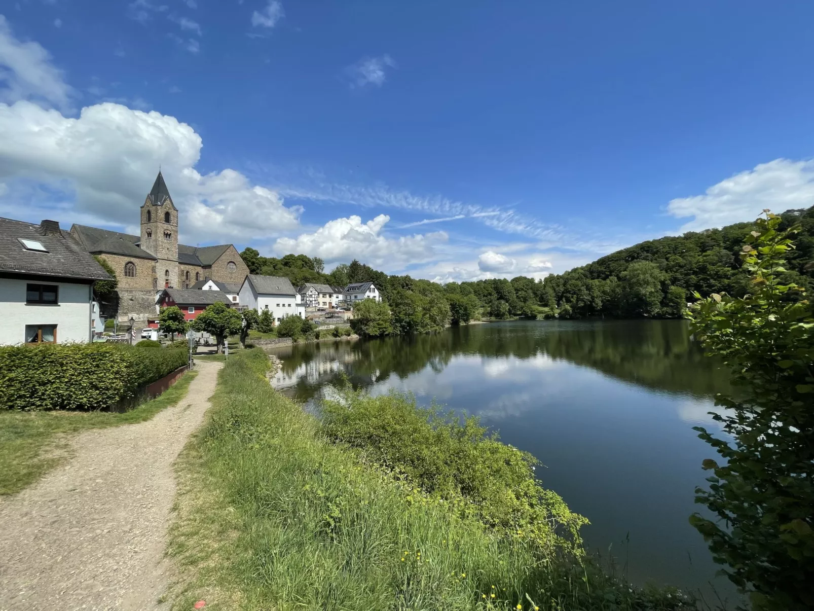 In Ulmen mit Grill - Omgeving