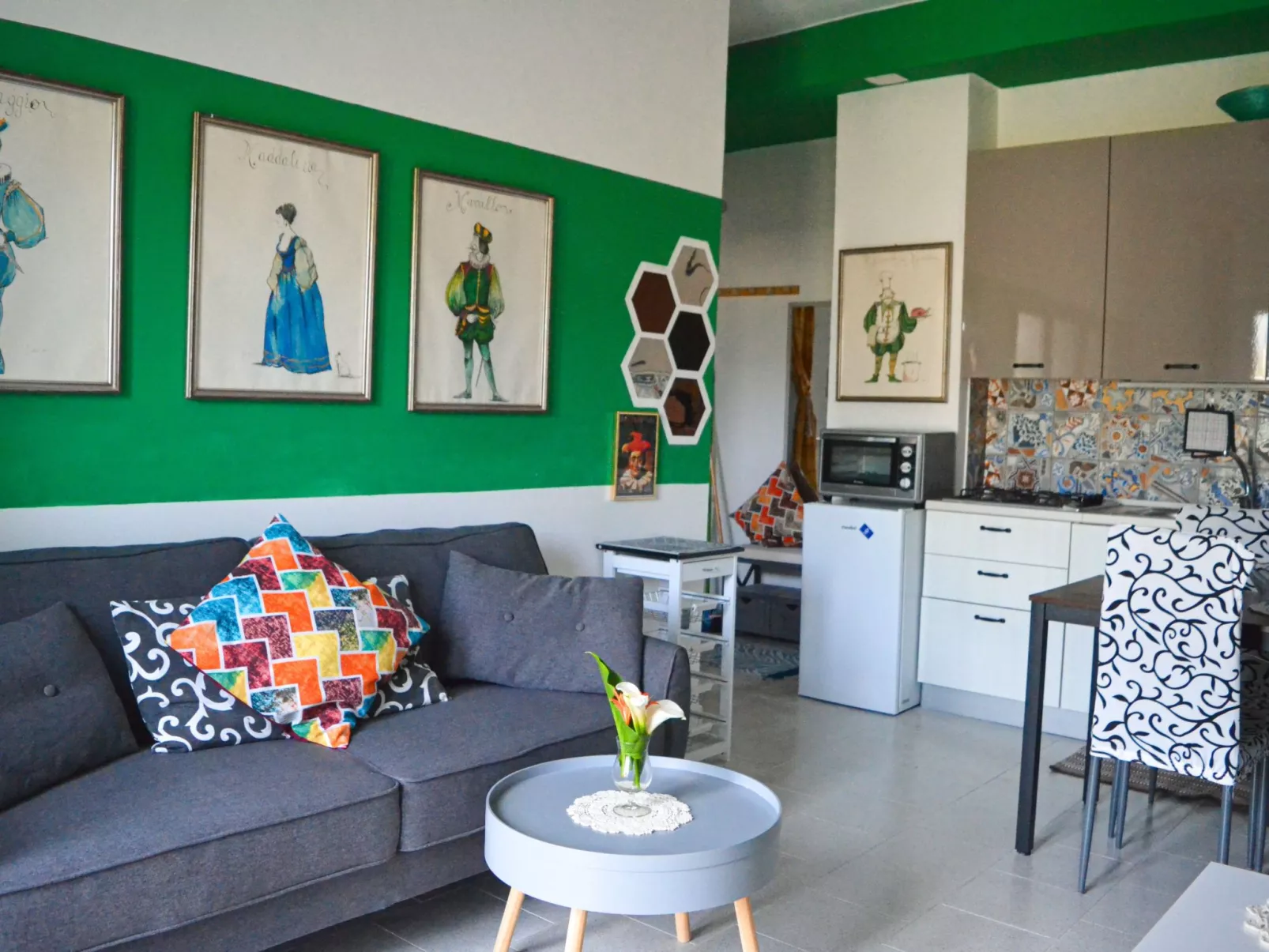 Mit privatem Garten, Meerblick und Gemeinschaftspool - Image-tags.info