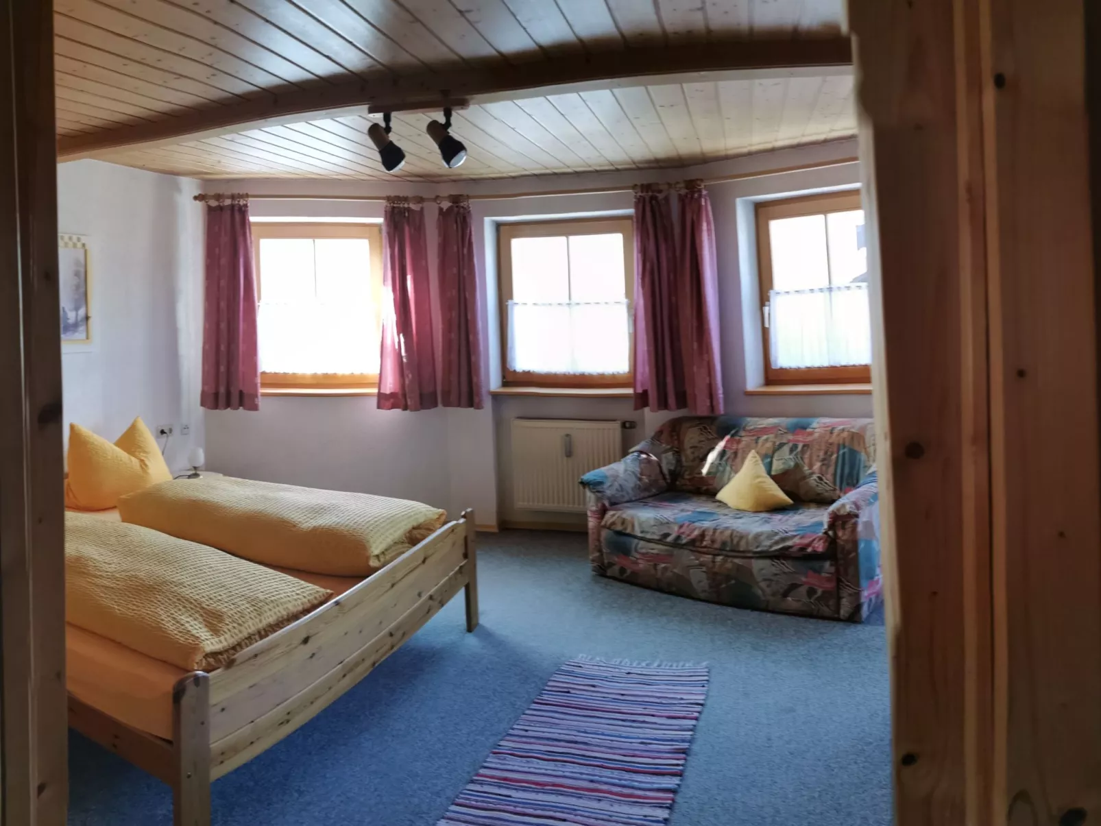 Mit komplett eingerichteter Küchenzeile im Wohnraum - Image-tags.info