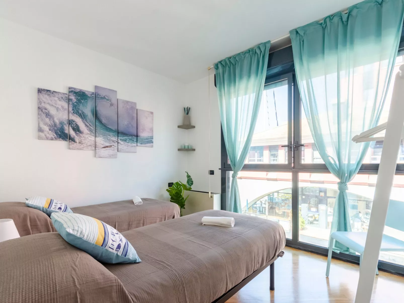 Dock of the Bay Genova, 2b 1b, 2 garage e balcone - Image-tags.info