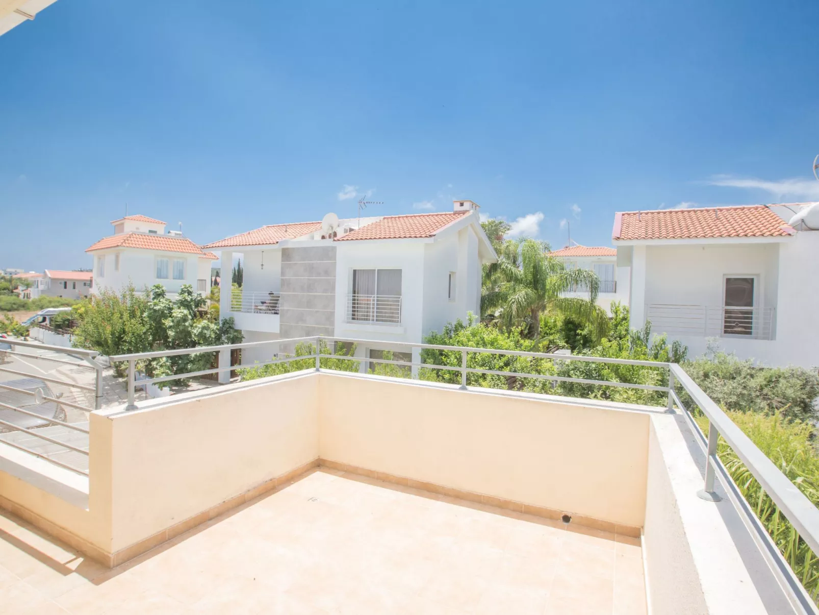 Helle Ferienvilla mit Pool - Image-tags.info