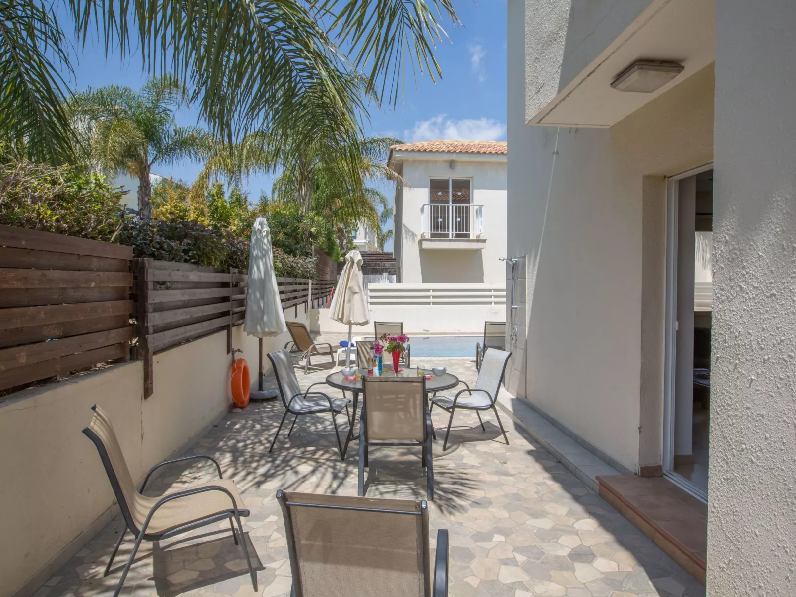 Moderne Ferienvilla PV5 mit großem Garten - Image-tags.info