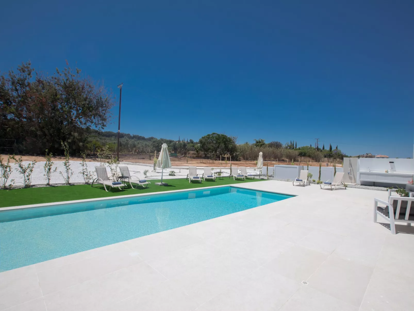 Geräumige Villa mit großem Garten und Pool - Image-tags.info