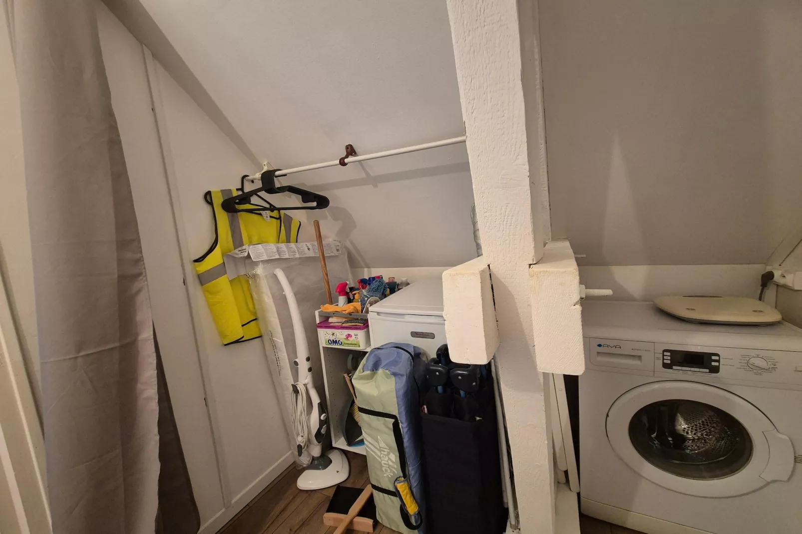 Studio au 1er étage