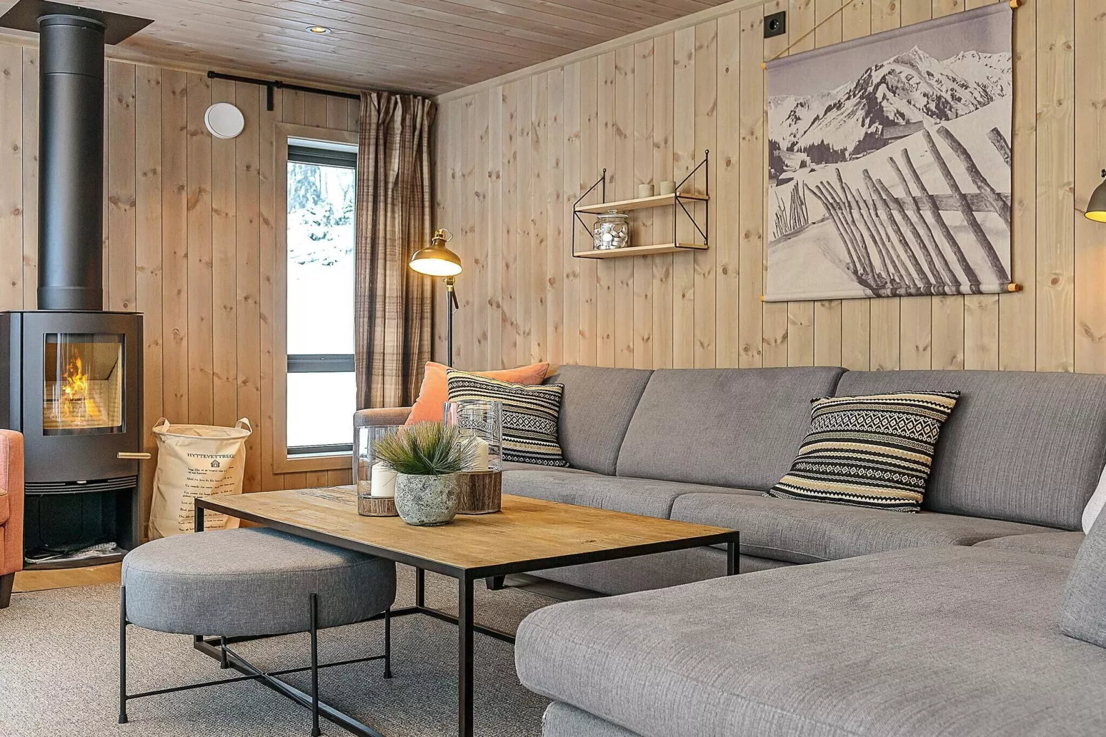 Stijlvolle Cabin Retreat in Varden-By Traum-Binnen