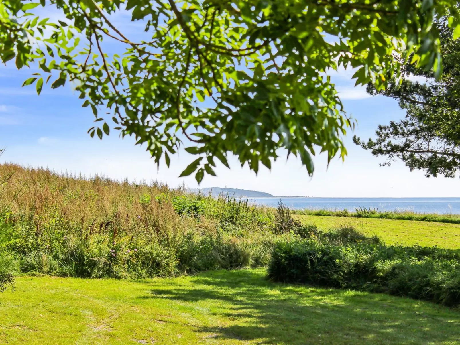 "Lilla" - 120m from the sea - Buiten