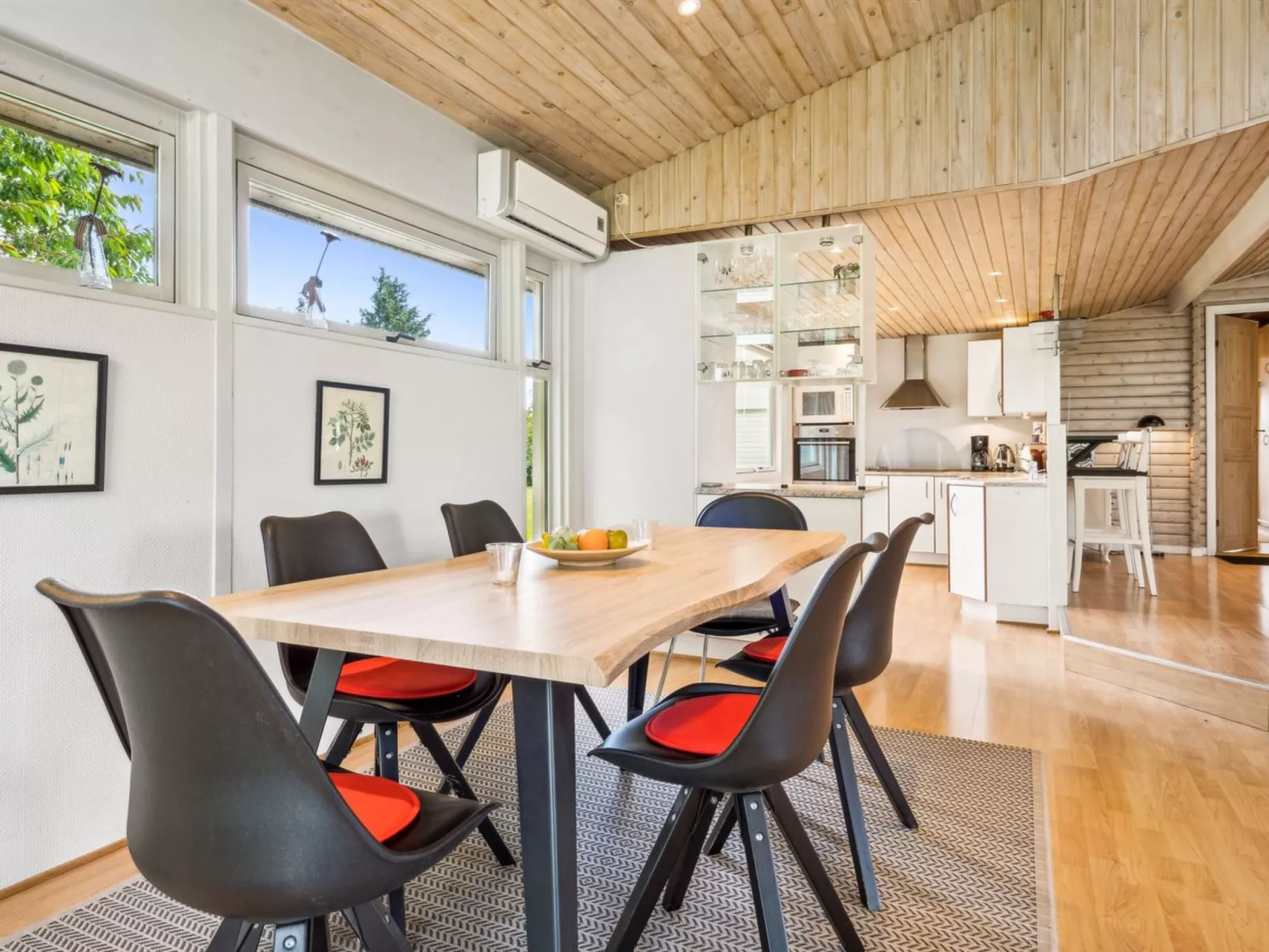 "Ilwith" - 400m from the sea-Binnen