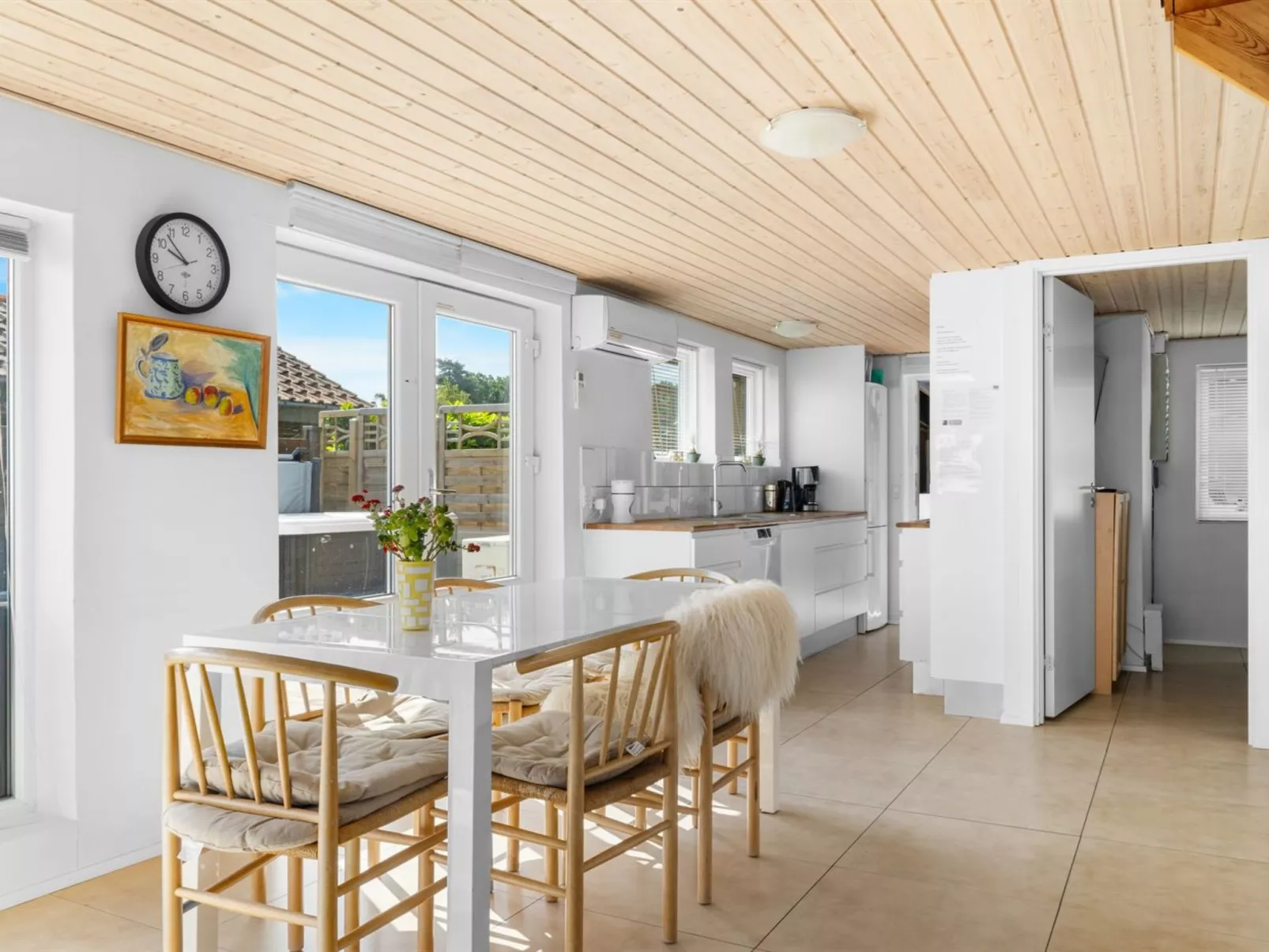 "Yngvy" - 10m from the sea-Binnen