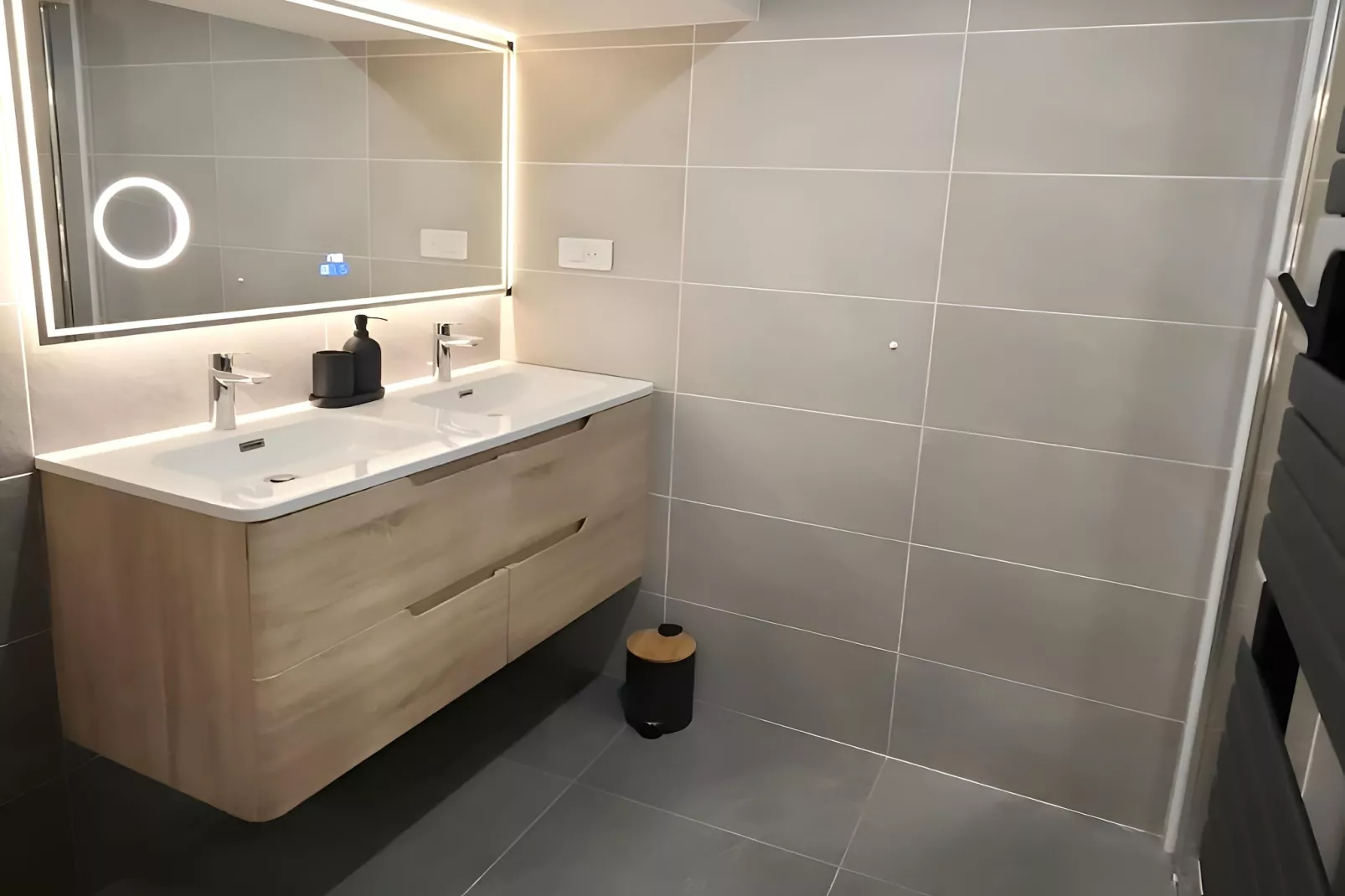 Maison de ville avec terrasse/jardin Guerlesquin-Badkamer