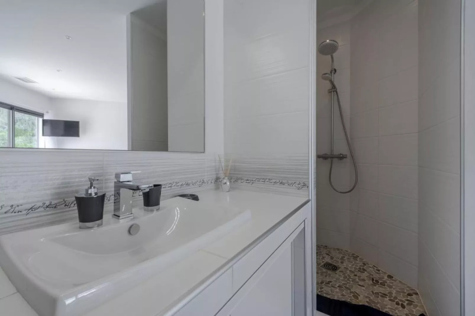 Villa avec piscine chauffée spa salle sport et cinéma-Badkamer