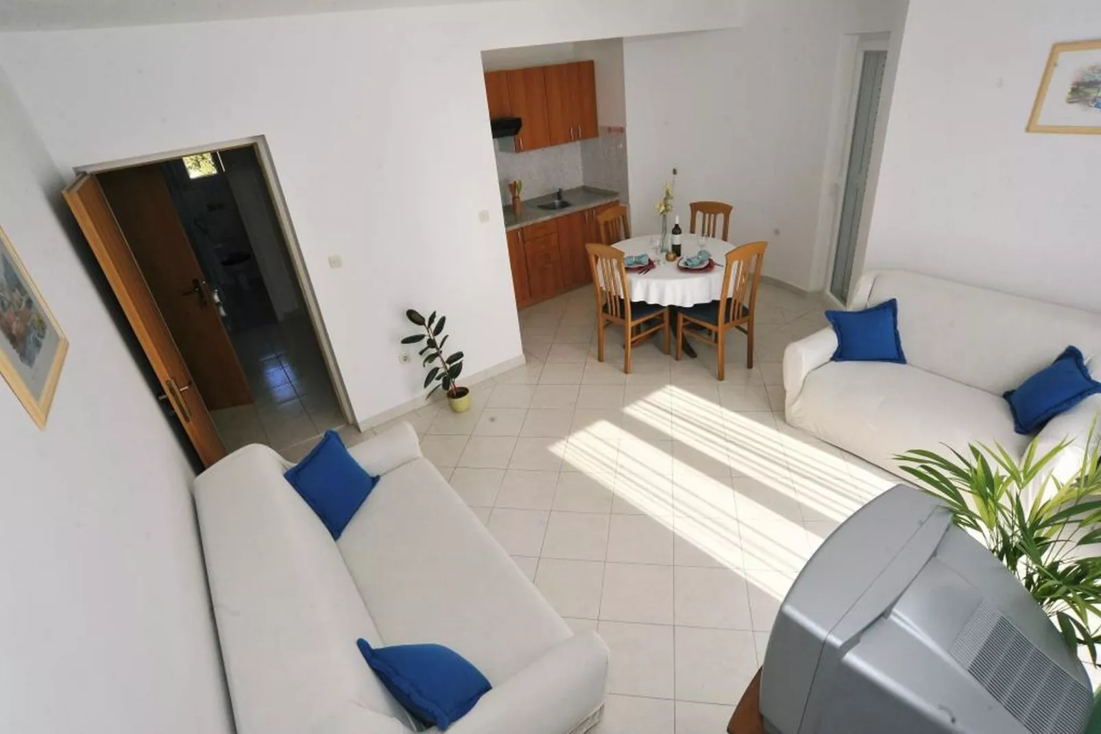 Apartments Anamarija - One Bedroom Apartment with Balcony (A2+2) 6 - Binnen