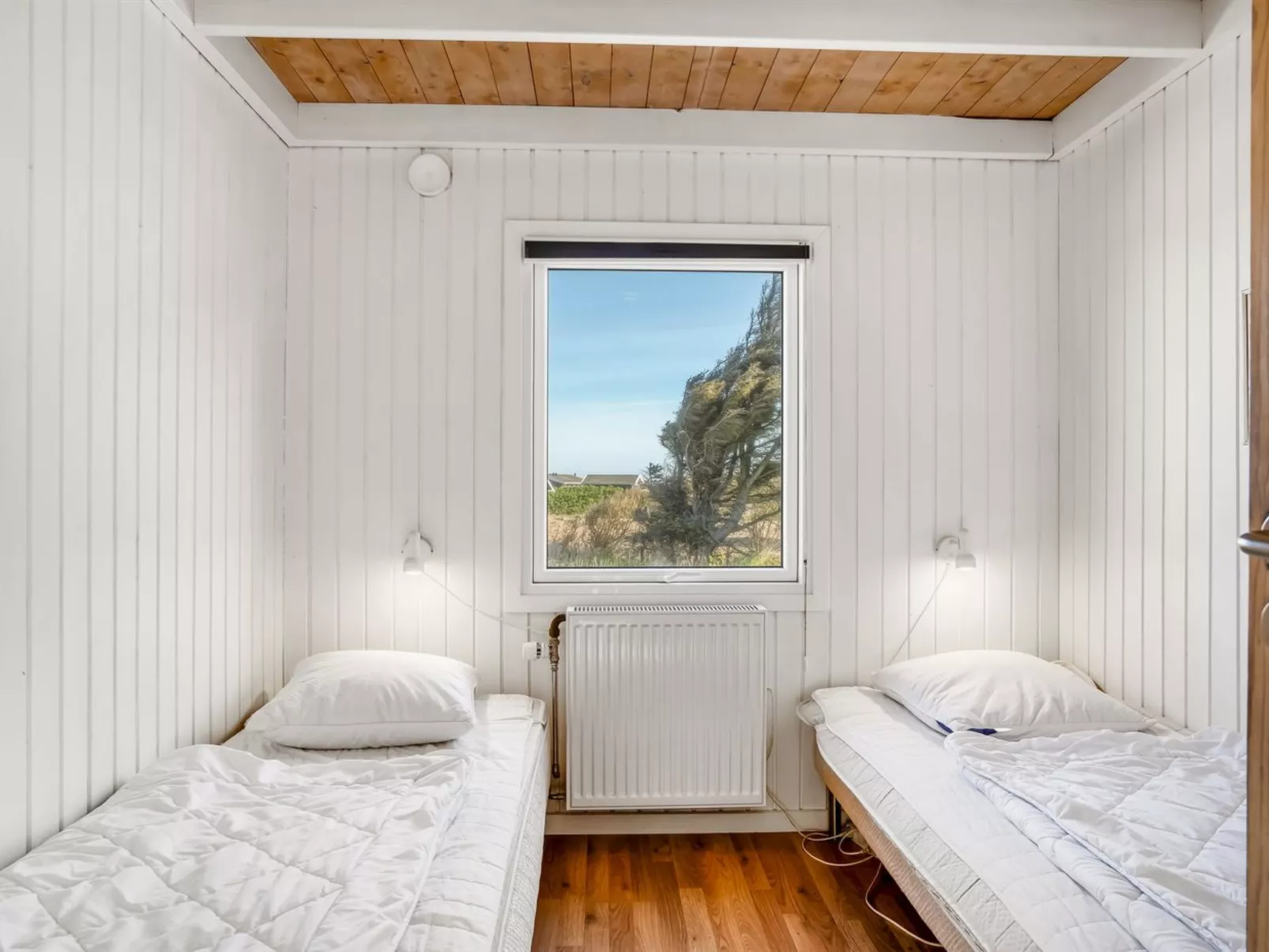 "Månviva" - 250m from the sea - Binnen