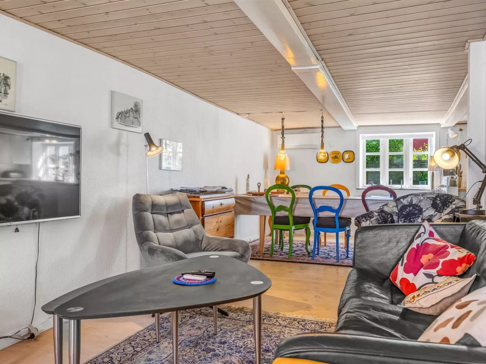 "Spase" - 23km from the sea - Binnen