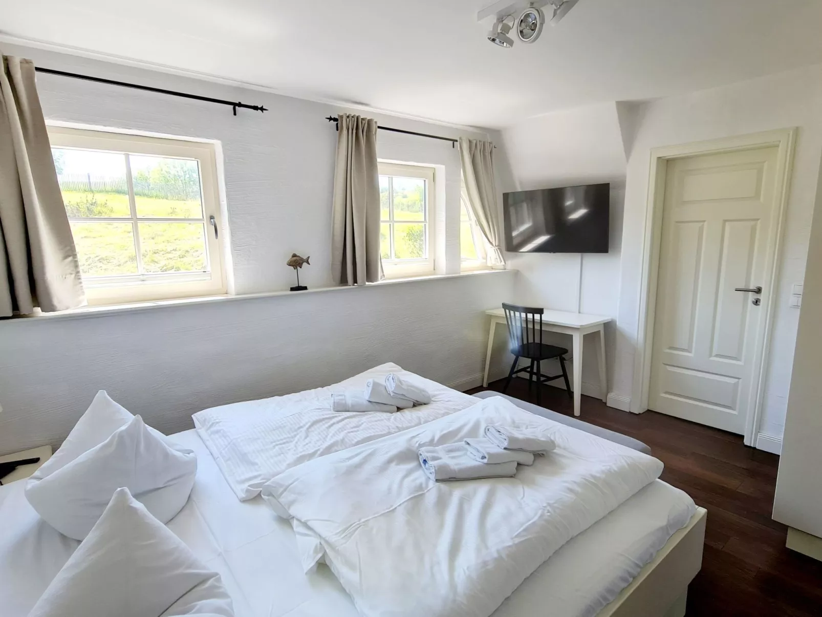 TRADITIONELLES REETDACHHAUS MIT SAUNA, KAMINOFEN UND PRIVATEM WASSERZUGANG - Image-tags.info