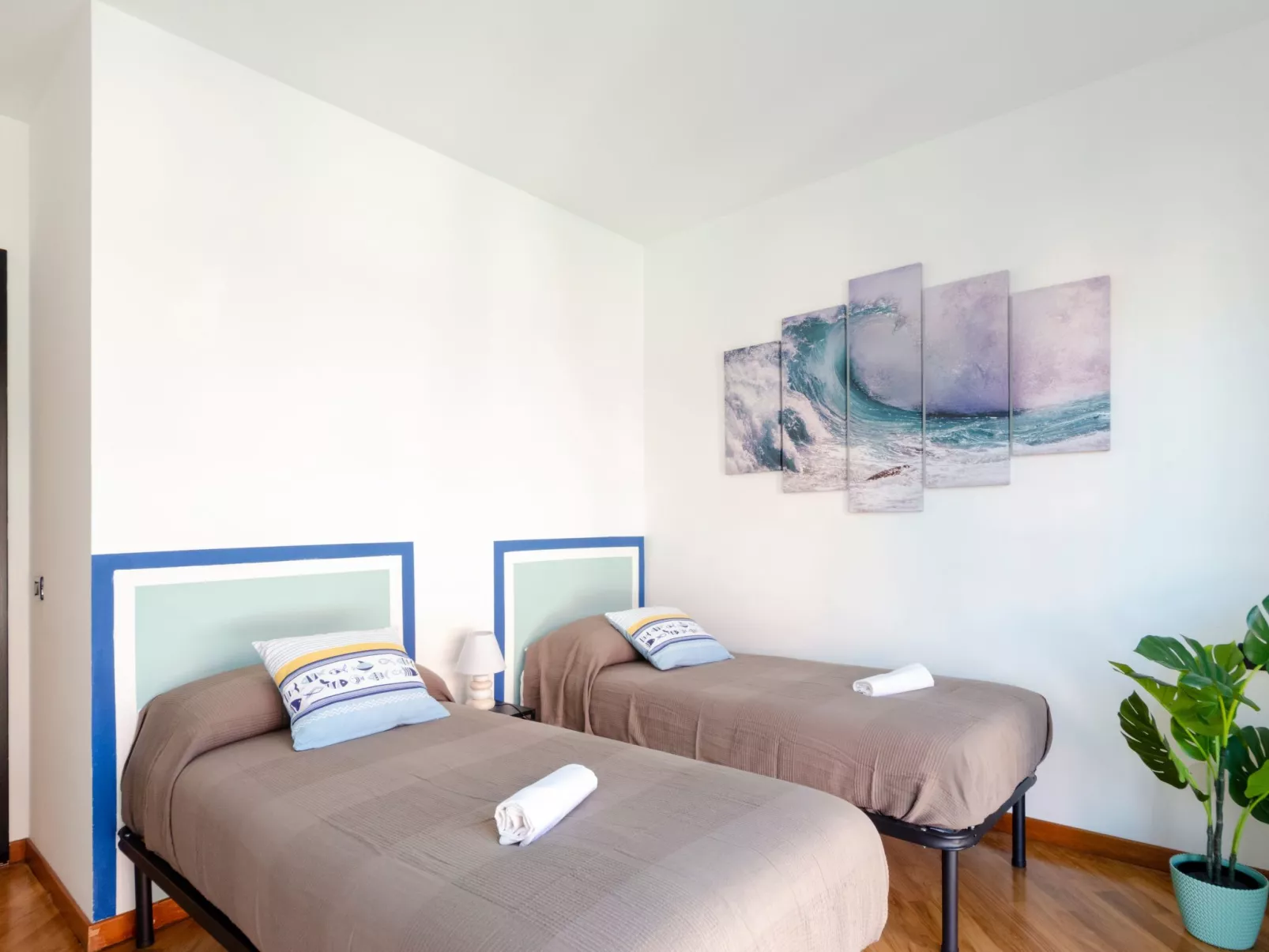 Dock of the Bay Genova, 2b 1b, 2 garage e balcone - Image-tags.info