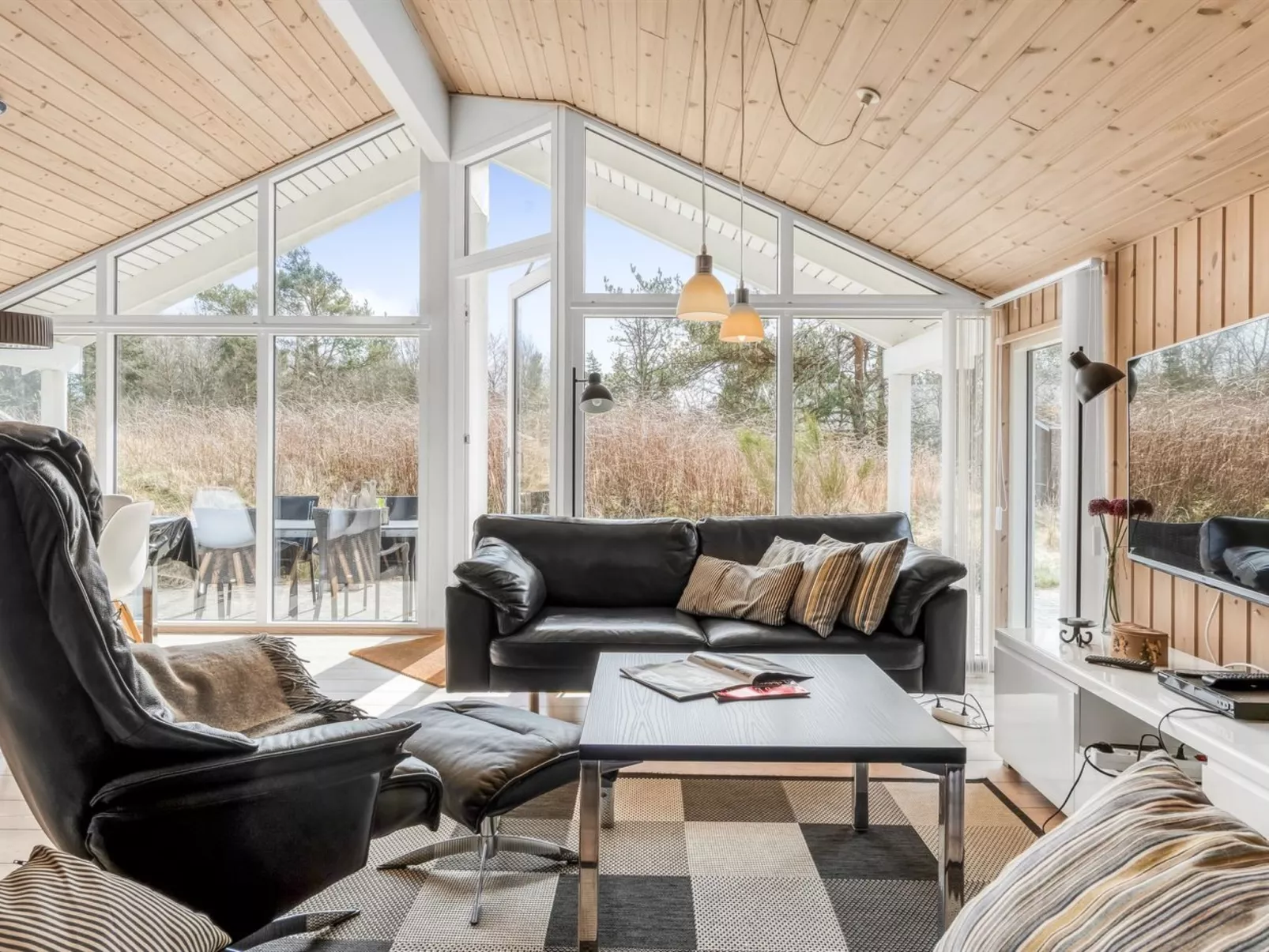 "Botwith" - 2.8km from the sea - Binnen